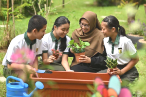 Program Adiwiyata: Wujud Sekolah Peduli dan Berbudaya Lingkungan